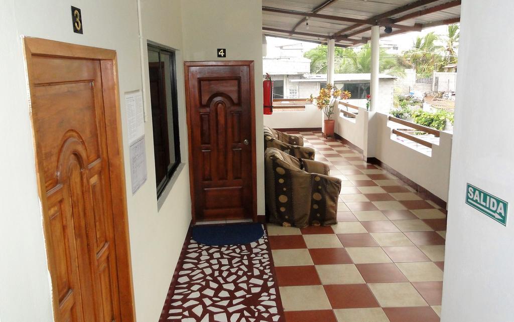 Hostal Arena Negra Puerto Ayora  Eksteriør billede